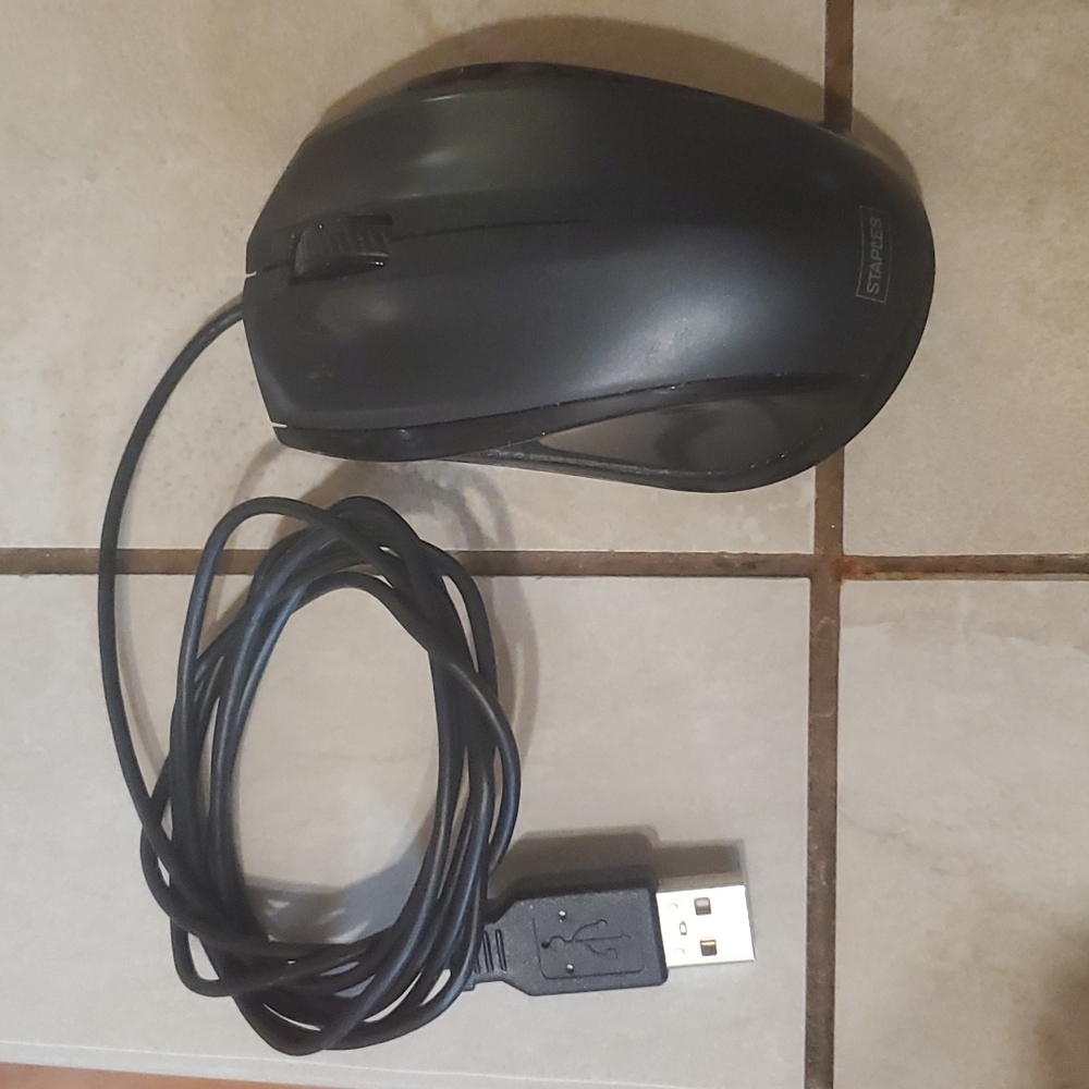 Staples Wired Optical Mouse Model 23415